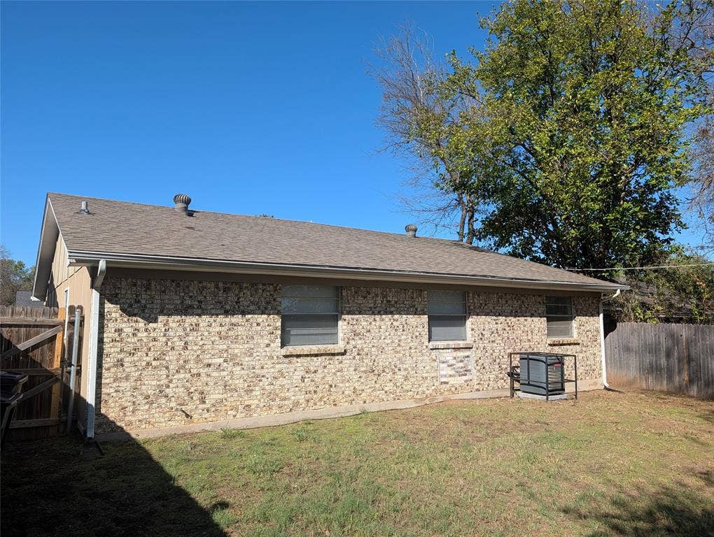5124 Sears Drive, Fort Worth, TX 76105 5124 Sears Drive, Fort Worth, TX 76105