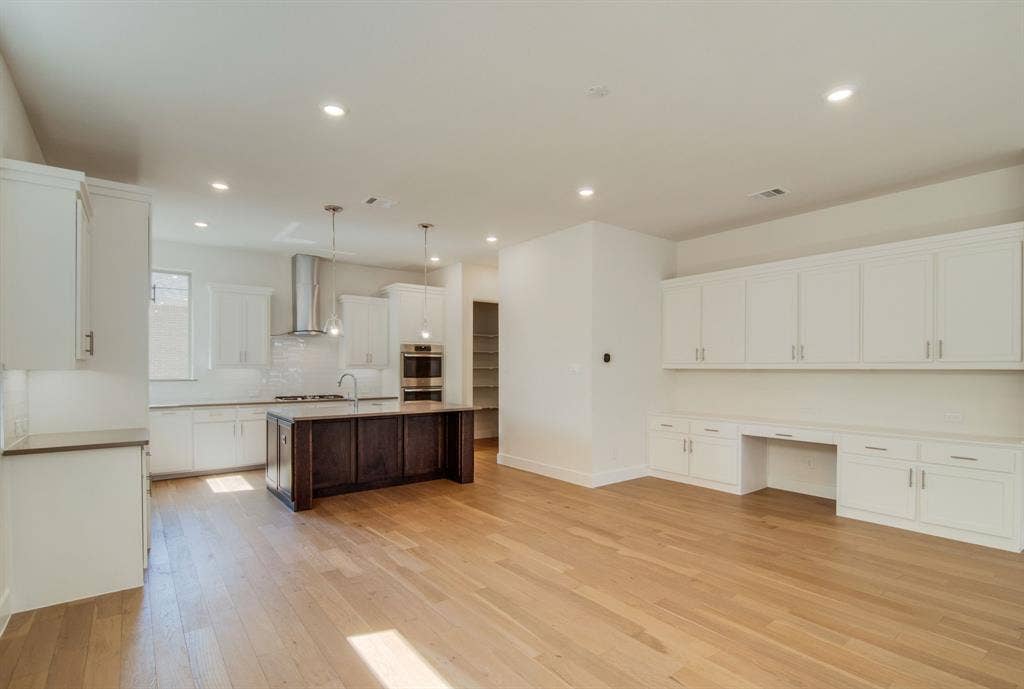 8221 Folcroft Lane, Dallas, TX 75231 8221 Folcroft Lane, Dallas, TX 75231