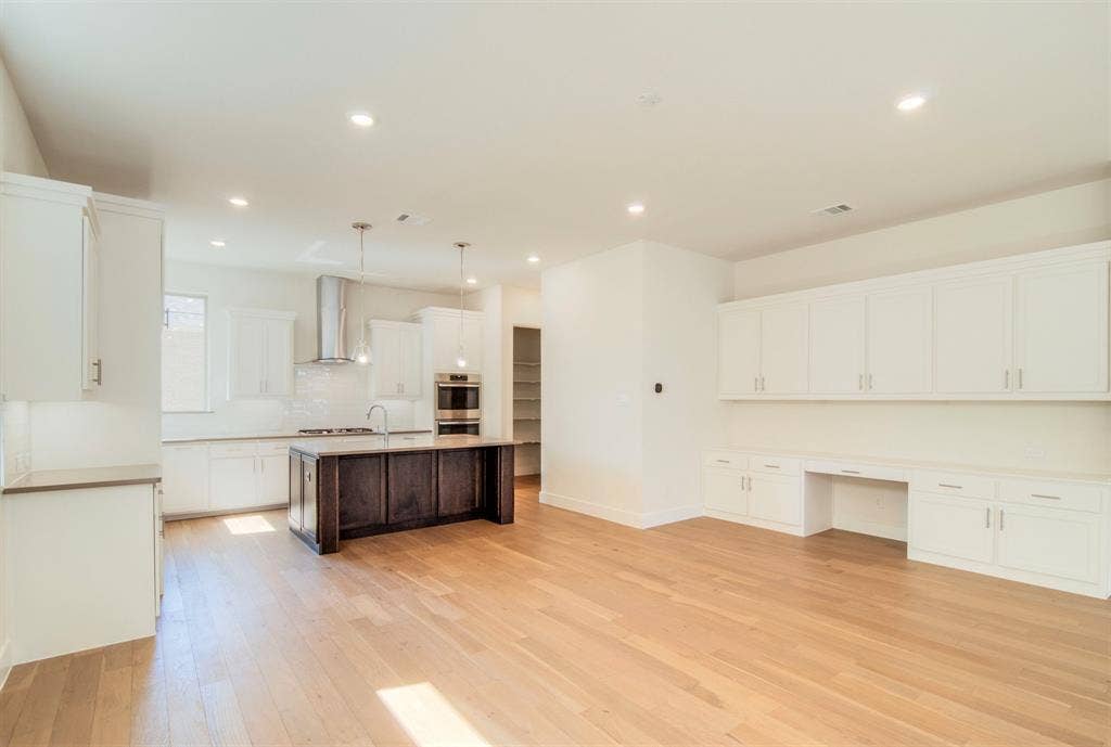 8221 Folcroft Lane, Dallas, TX 75231 8221 Folcroft Lane, Dallas, TX 75231