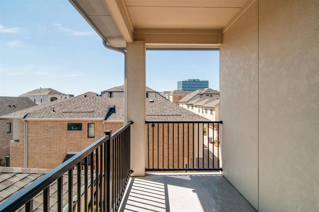 8221 Folcroft Lane, Dallas, TX 75231 8221 Folcroft Lane, Dallas, TX 75231