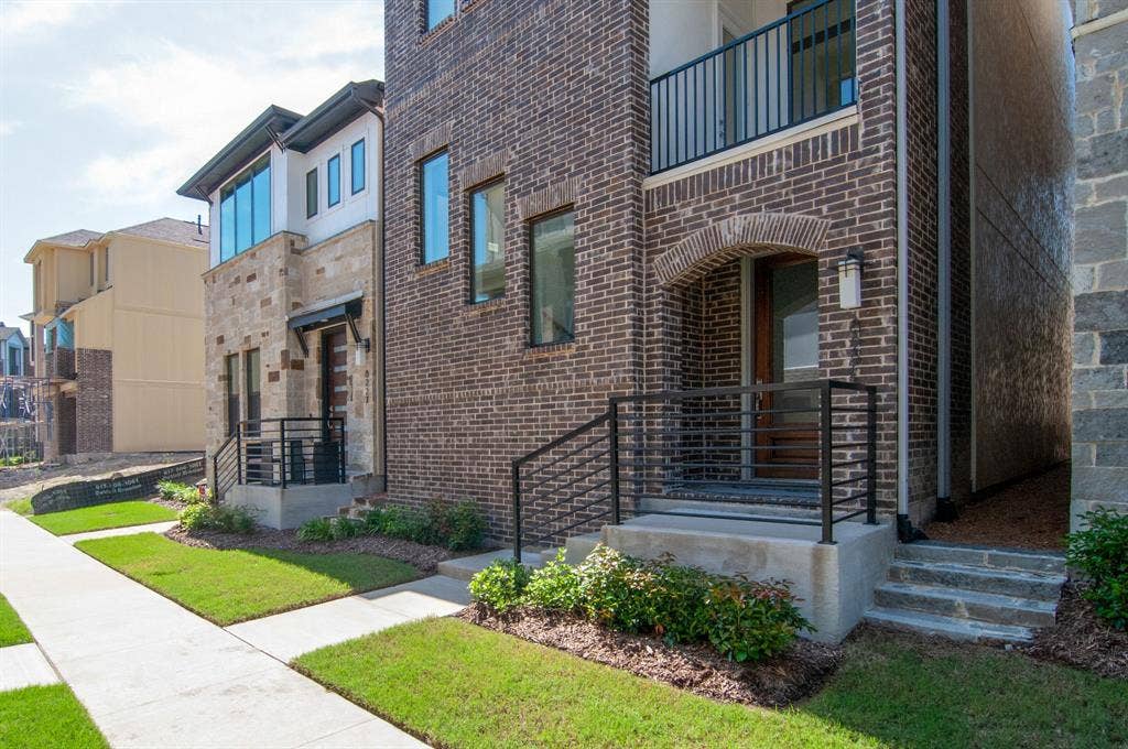 8221 Folcroft Lane, Dallas, TX 75231 8221 Folcroft Lane, Dallas, TX 75231
