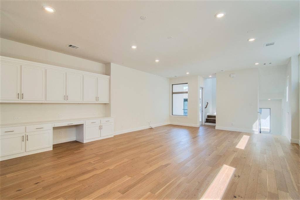 8221 Folcroft Lane, Dallas, TX 75231 8221 Folcroft Lane, Dallas, TX 75231