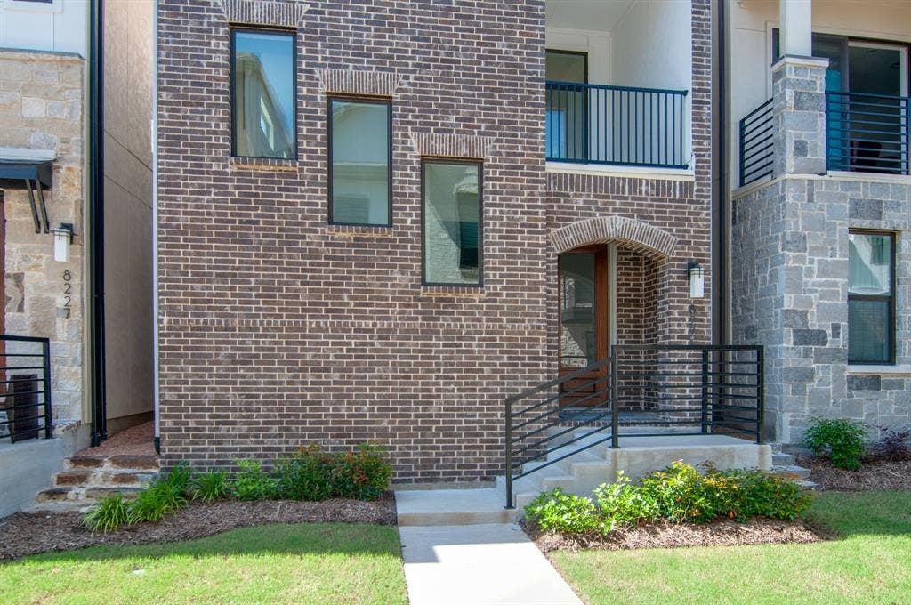 8221 Folcroft Lane, Dallas, TX 75231 8221 Folcroft Lane, Dallas, TX 75231