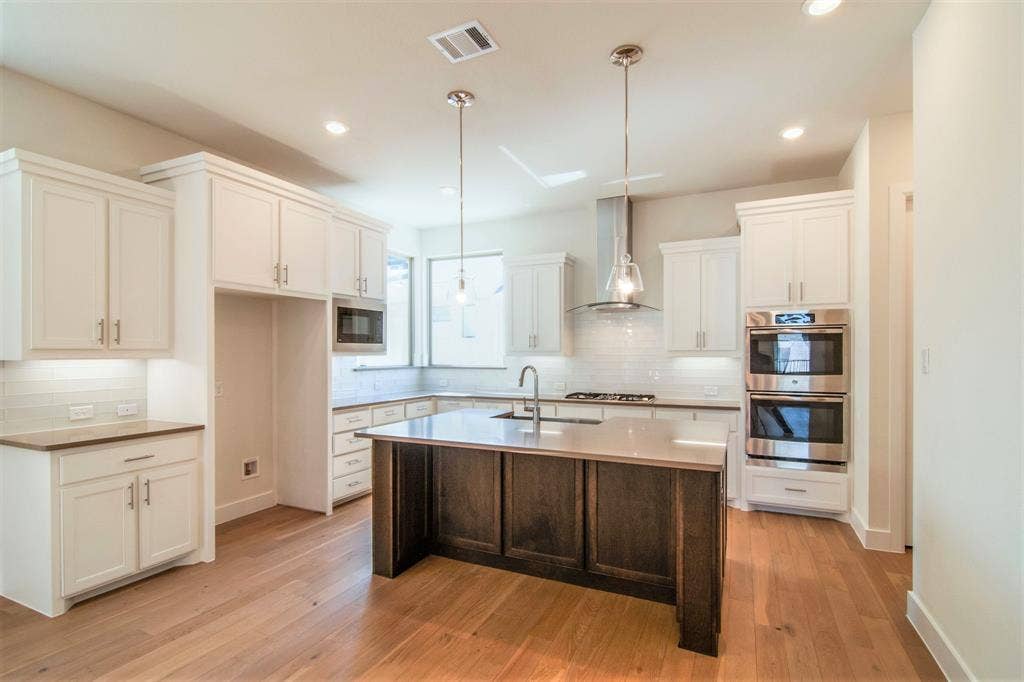 8221 Folcroft Lane, Dallas, TX 75231 8221 Folcroft Lane, Dallas, TX 75231