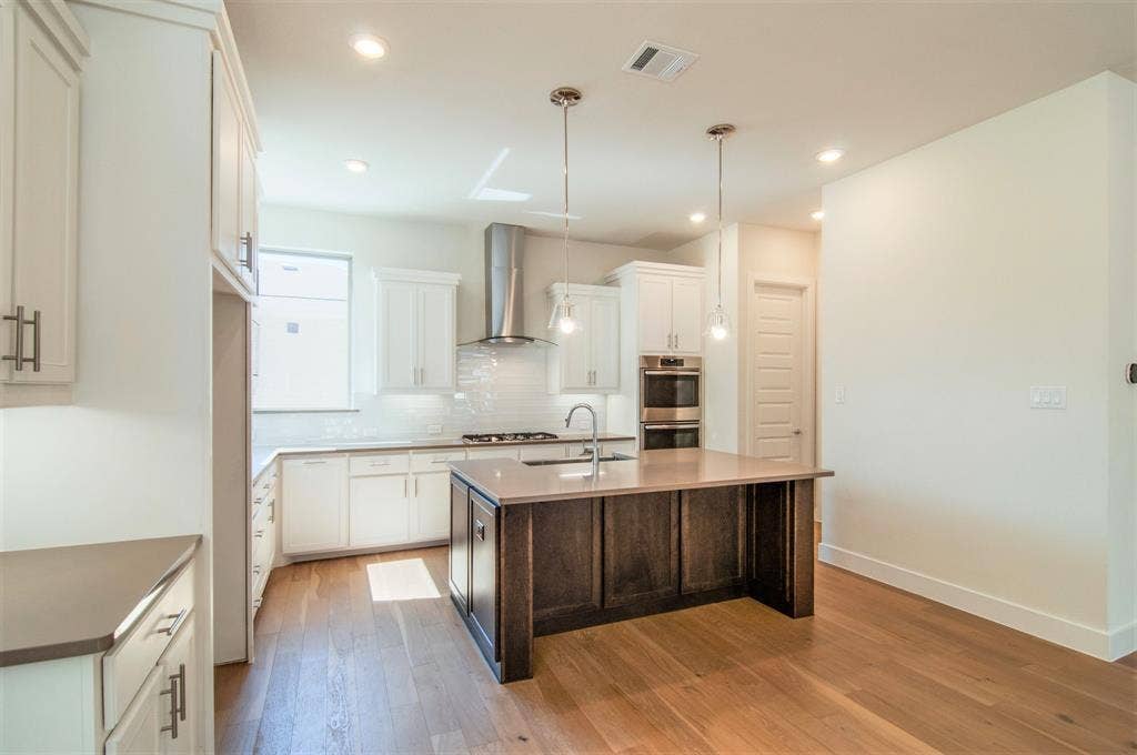 8221 Folcroft Lane, Dallas, TX 75231 8221 Folcroft Lane, Dallas, TX 75231