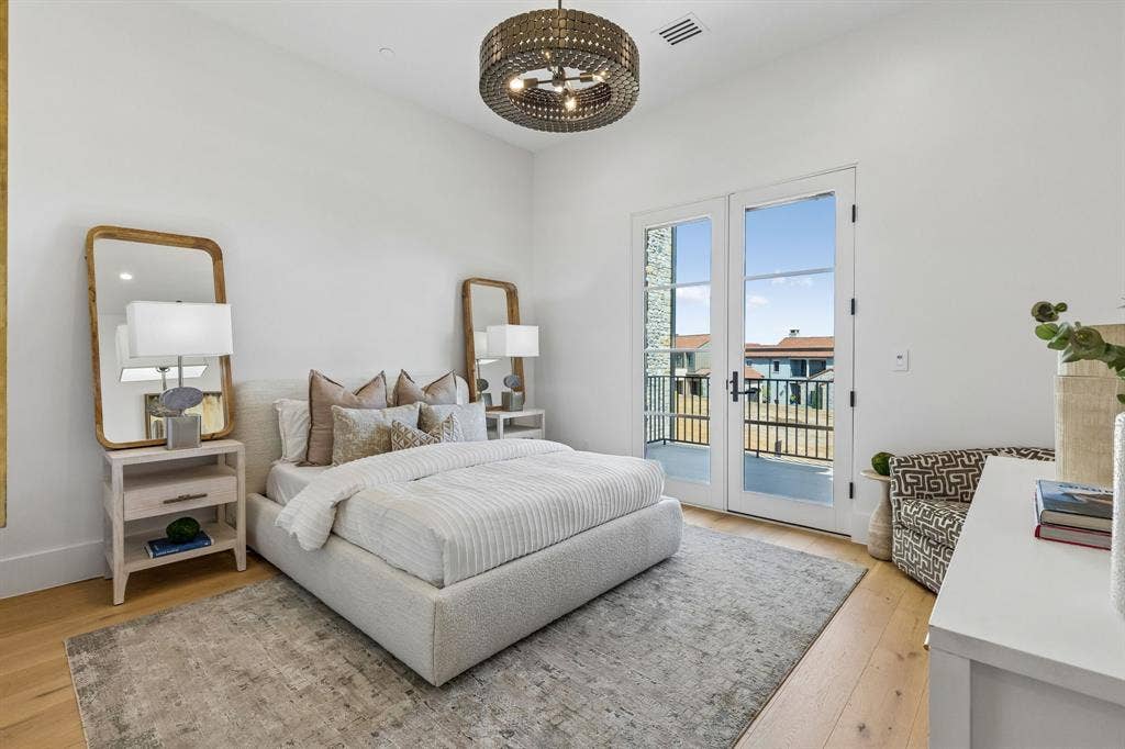 Guest bedroom down