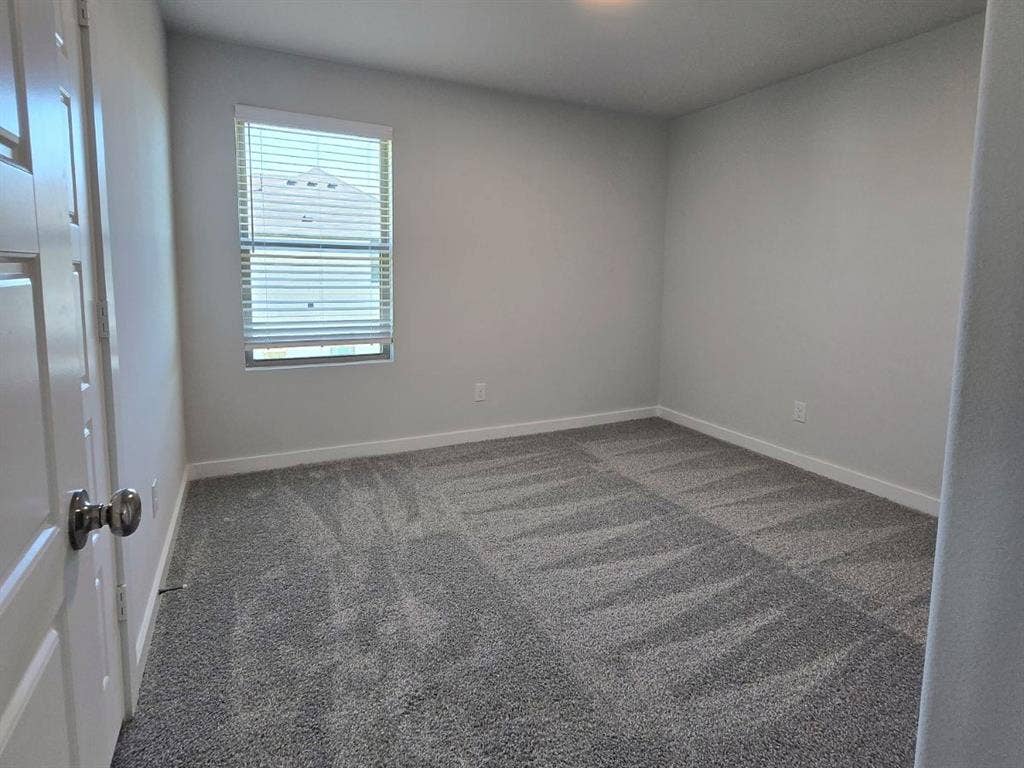 841 Rockcloud Drive, Fort Worth, TX 76052 Neutral wall paint, window with blinds, overhead lighting, and patterned carpeting