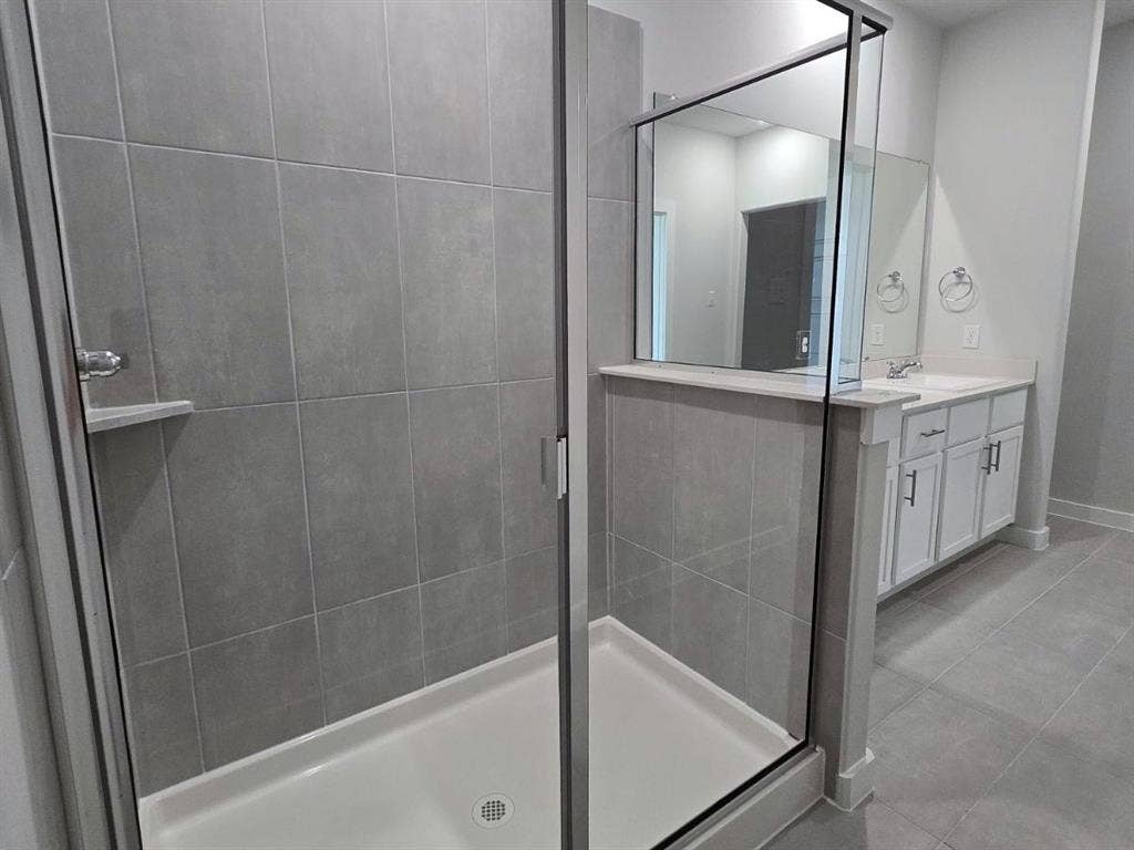 841 Rockcloud Drive, Fort Worth, TX 76052 Walk-in shower with clear glass enclosure and integrated shelf