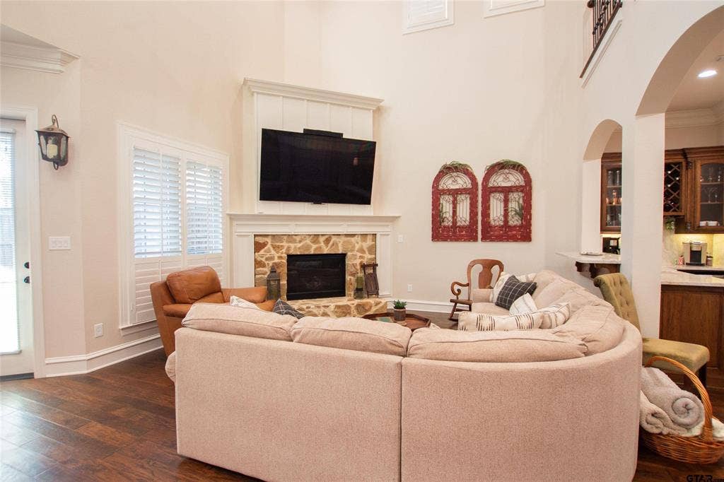 7130 Holly Square Ct., Tyler, TX 75703 7130 Holly Square Ct., Tyler, TX 75703