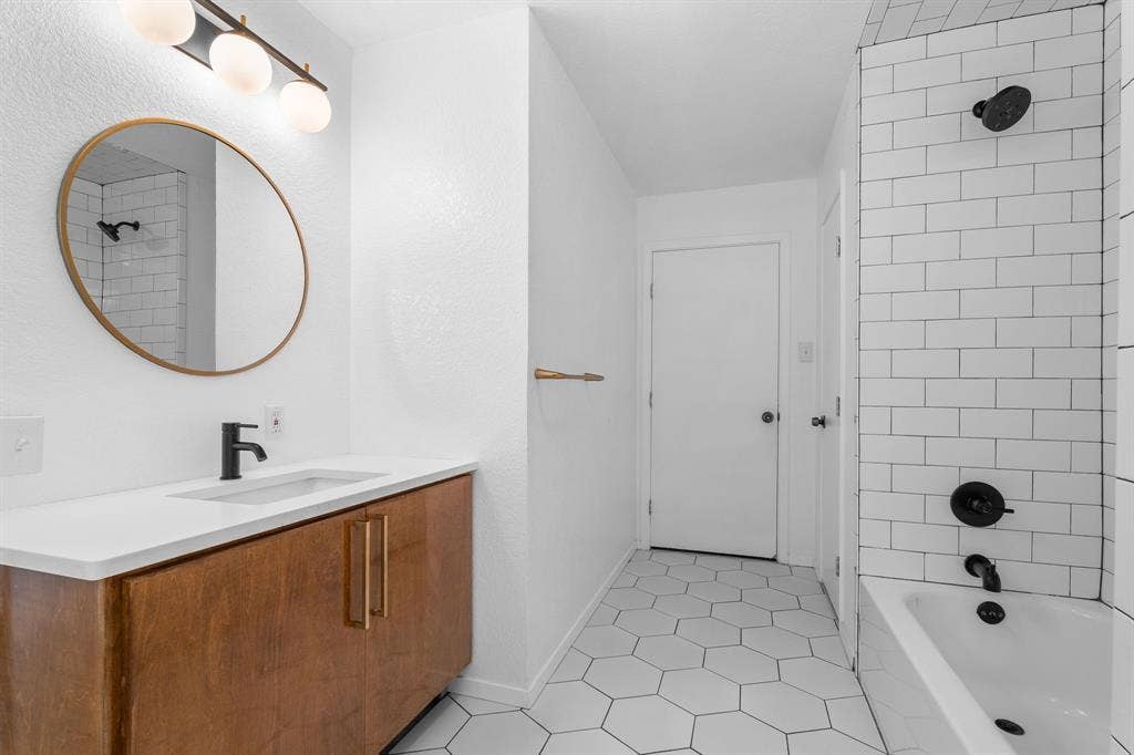 2625 Old Oaks Drive, Waco, TX 76710 2625 Old Oaks Drive, Waco, TX 76710