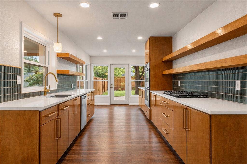 2625 Old Oaks Drive, Waco, TX 76710 2625 Old Oaks Drive, Waco, TX 76710