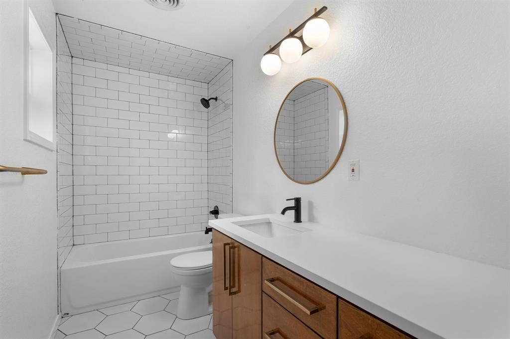 2625 Old Oaks Drive, Waco, TX 76710 2625 Old Oaks Drive, Waco, TX 76710