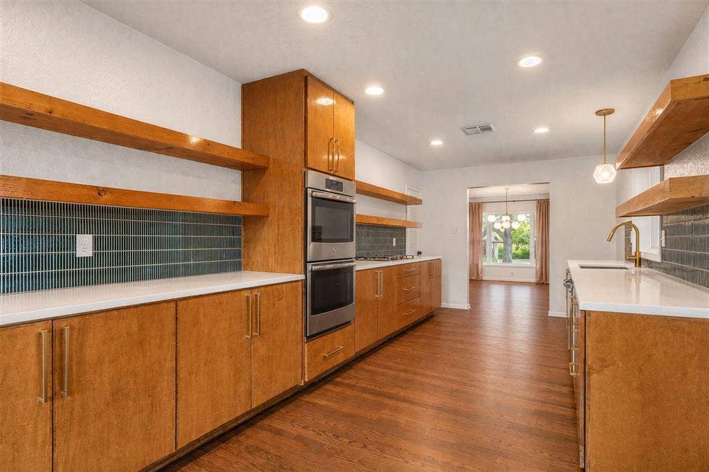 2625 Old Oaks Drive, Waco, TX 76710 2625 Old Oaks Drive, Waco, TX 76710