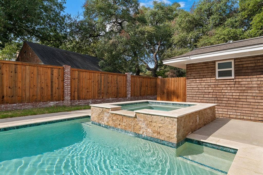 2625 Old Oaks Drive, Waco, TX 76710 2625 Old Oaks Drive, Waco, TX 76710