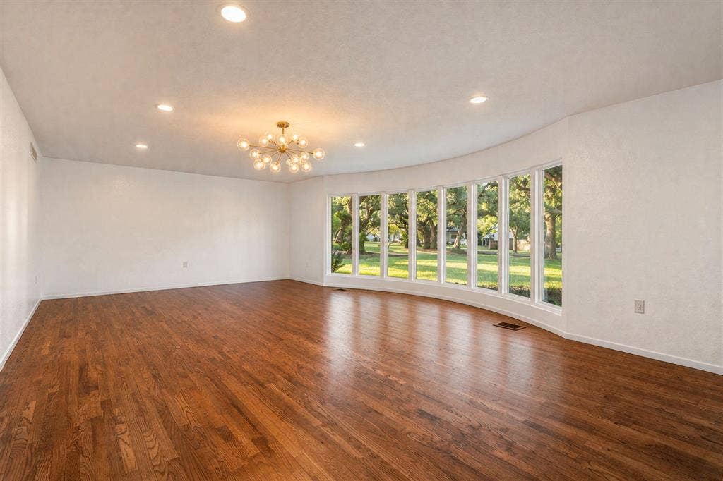 2625 Old Oaks Drive, Waco, TX 76710 2625 Old Oaks Drive, Waco, TX 76710