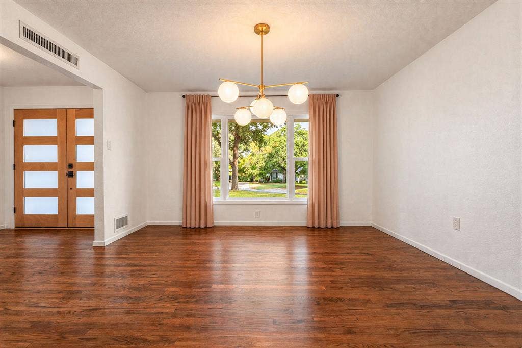 2625 Old Oaks Drive, Waco, TX 76710 2625 Old Oaks Drive, Waco, TX 76710