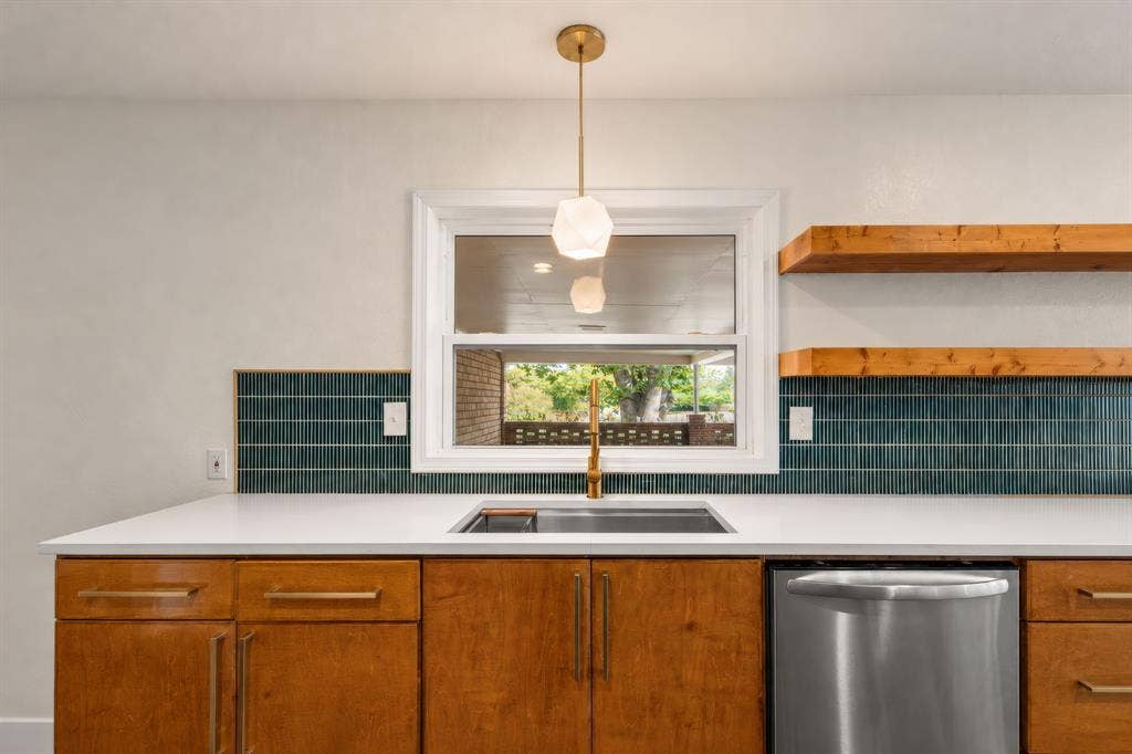 2625 Old Oaks Drive, Waco, TX 76710 2625 Old Oaks Drive, Waco, TX 76710