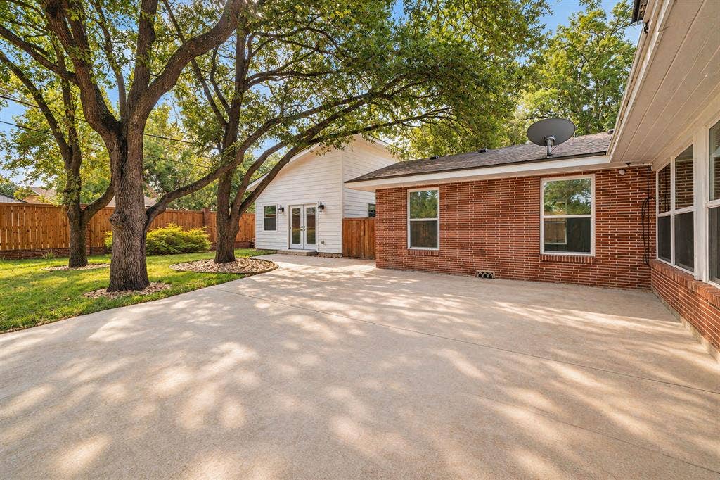 2625 Old Oaks Drive, Waco, TX 76710 2625 Old Oaks Drive, Waco, TX 76710