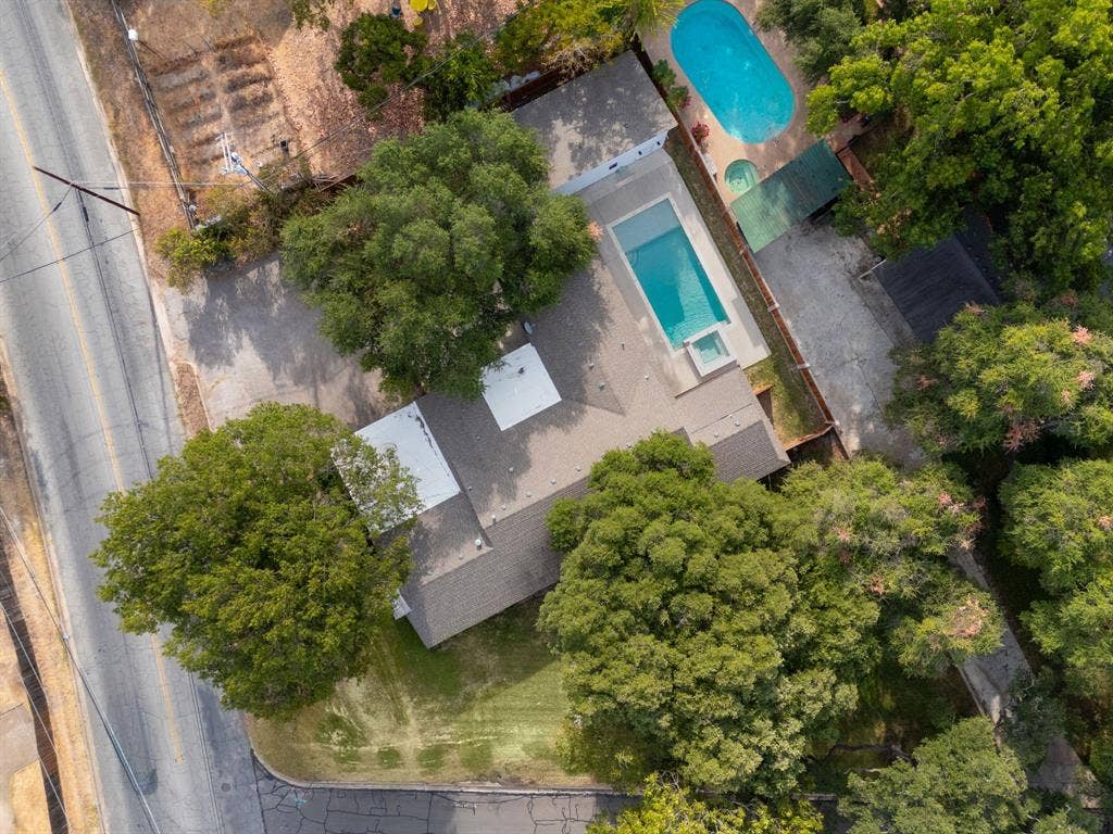 2625 Old Oaks Drive, Waco, TX 76710 2625 Old Oaks Drive, Waco, TX 76710