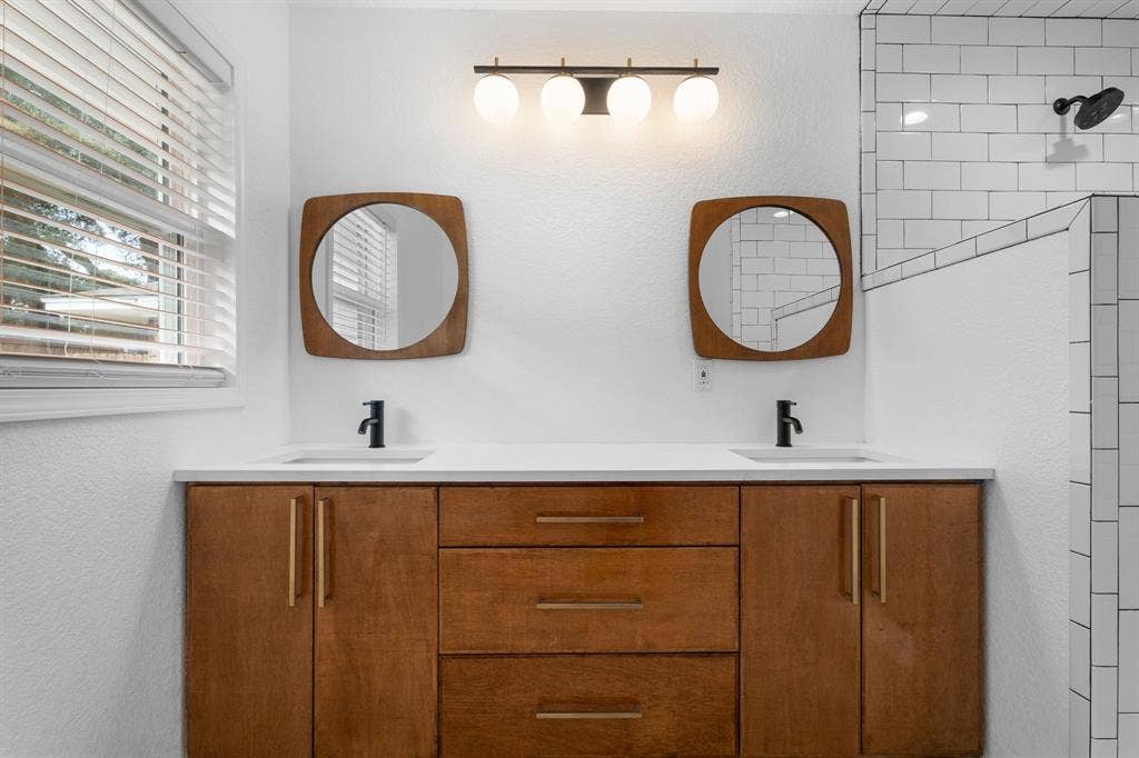2625 Old Oaks Drive, Waco, TX 76710 2625 Old Oaks Drive, Waco, TX 76710