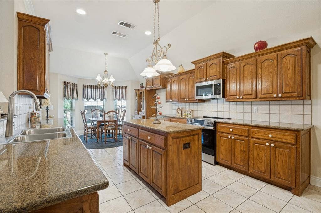 123 Crestridge Drive, #11, Cedar Hill, TX 75104 123 Crestridge Drive, #11, Cedar Hill, TX 75104