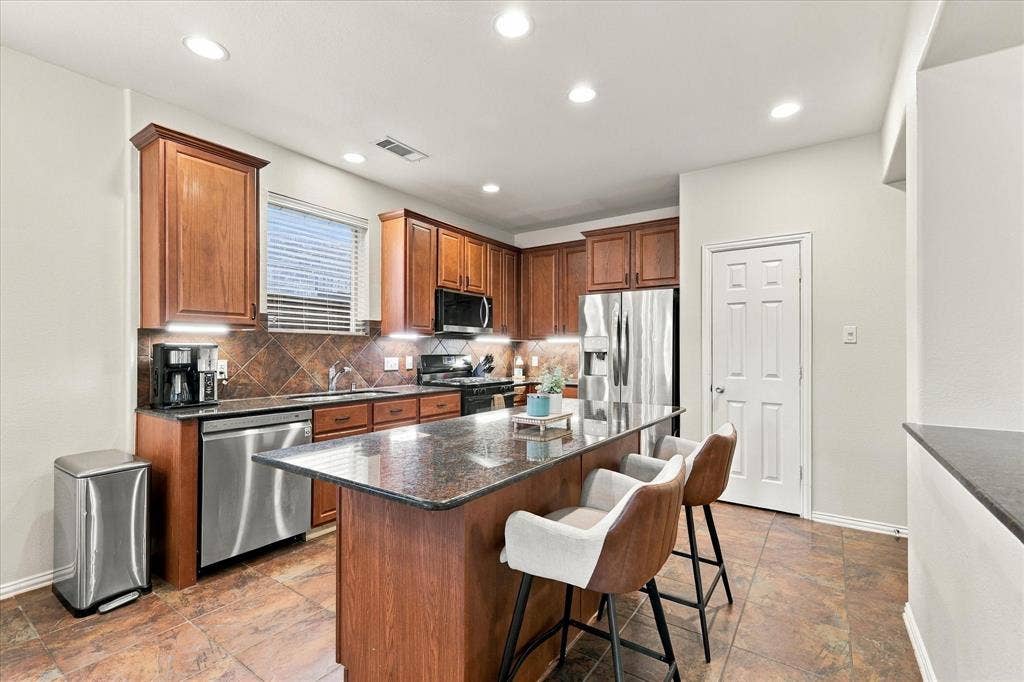 10621 Matador Drive, McKinney, TX 75072 10621 Matador Drive, McKinney, TX 75072