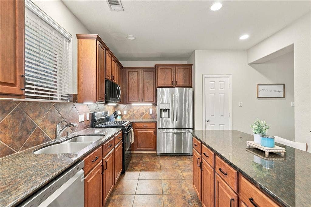 10621 Matador Drive, McKinney, TX 75072 10621 Matador Drive, McKinney, TX 75072
