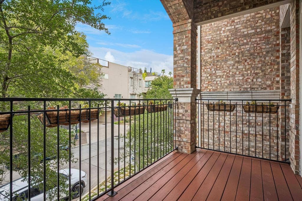 2916 Thomas Avenue, Dallas, TX 75204 2916 Thomas Avenue, Dallas, TX 75204