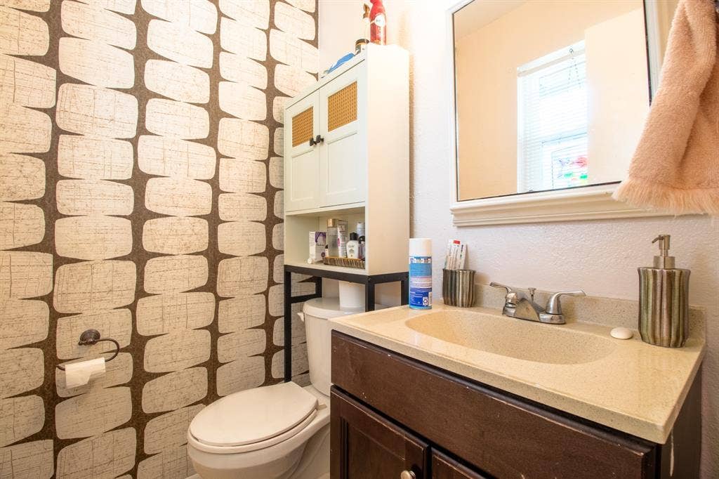 807 E 10th Street, Kemp, TX 75143