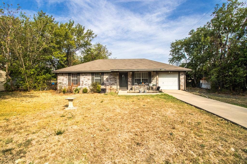 807 E 10th Street, Kemp, TX 75143