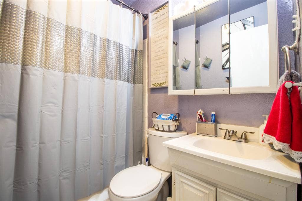 807 E 10th Street, Kemp, TX 75143