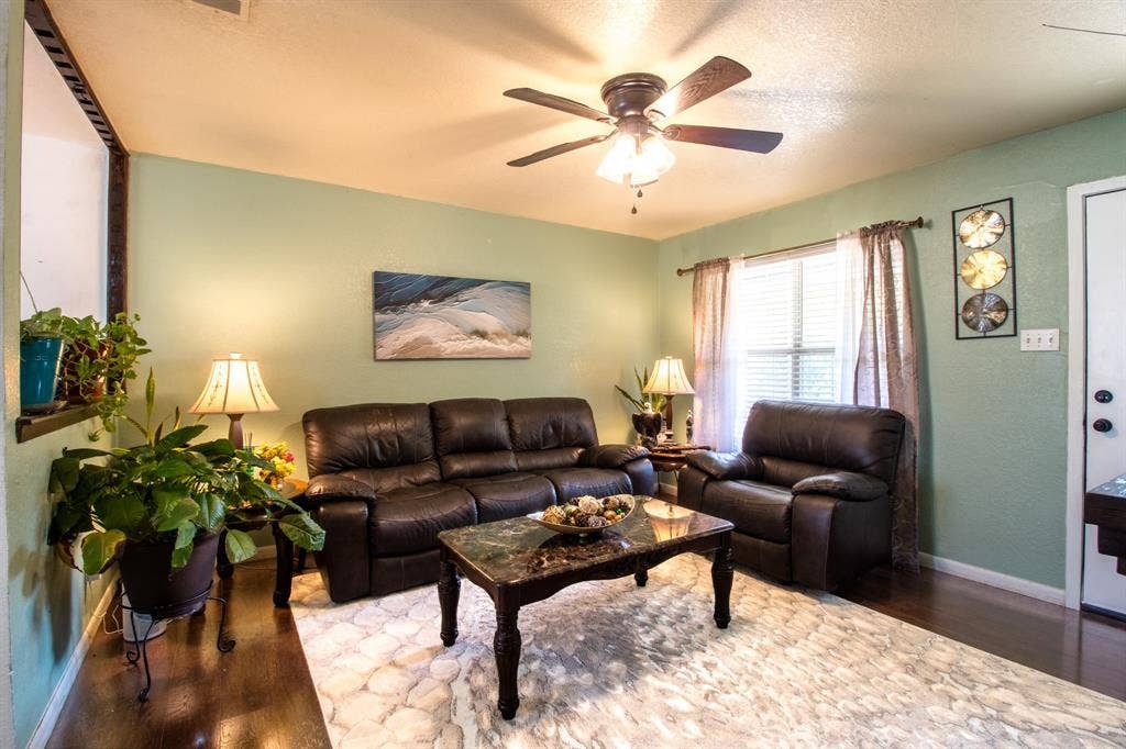 807 E 10th Street, Kemp, TX 75143