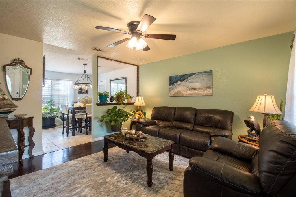 807 E 10th Street, Kemp, TX 75143