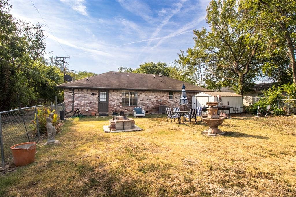 807 E 10th Street, Kemp, TX 75143