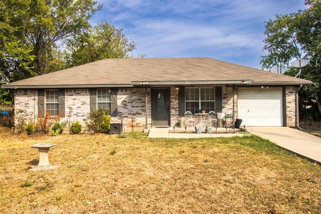 807 E 10th Street, Kemp, TX 75143