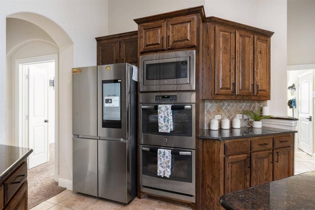 2901 Regents Park Lane, Garland, TX 75043 Features double oven and microwave