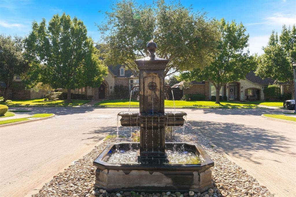 2901 Regents Park Lane, Garland, TX 75043 Kensington Garden Entry