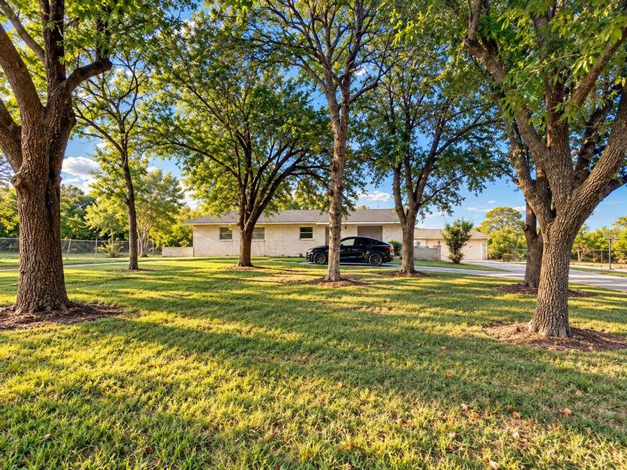 Property photo for 637 S Loop Drive, Cedar Hill, TX
