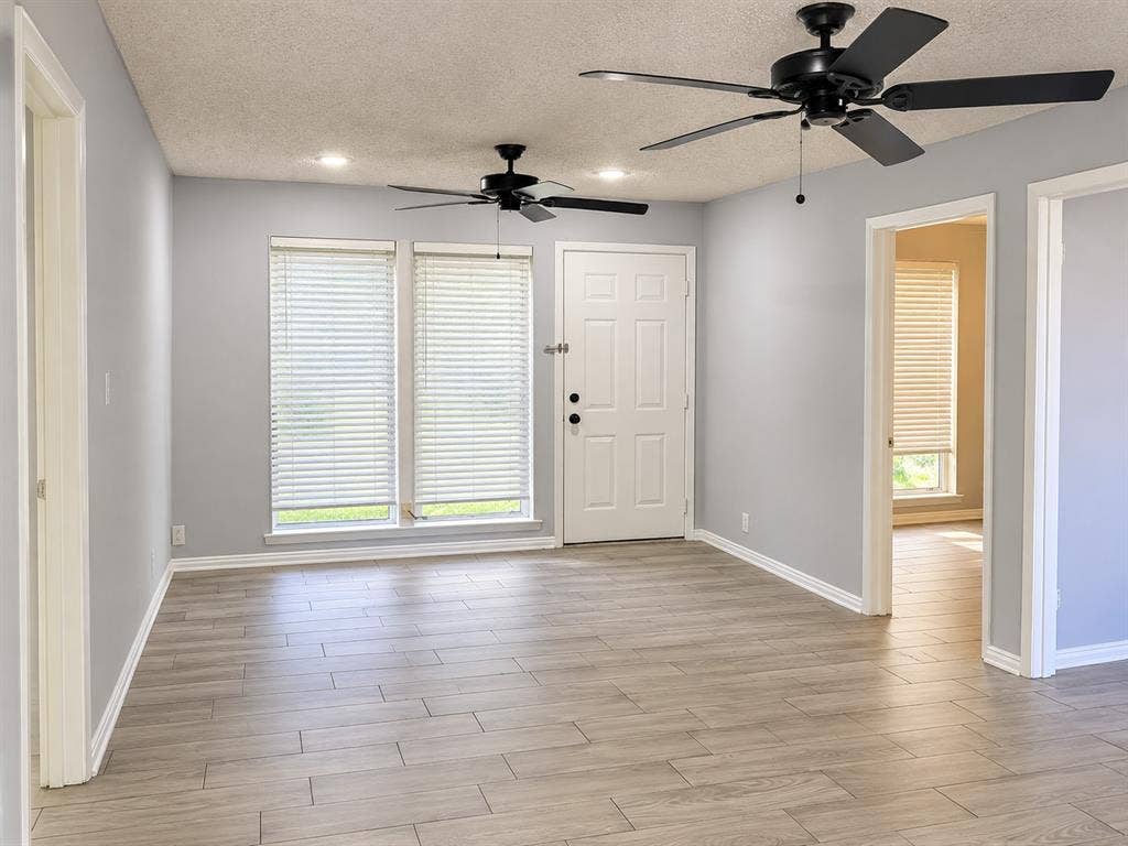 637 S Loop Drive, Cedar Hill, TX 75104