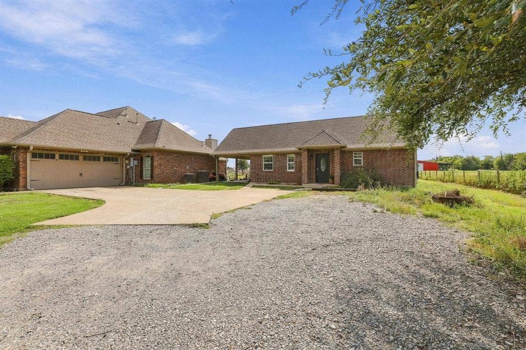 1422 County Road 377, Van Alstyne, TX 75495
