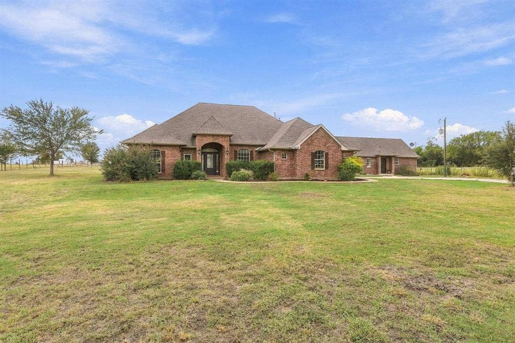 1422 County Road 377, Van Alstyne, TX 75495