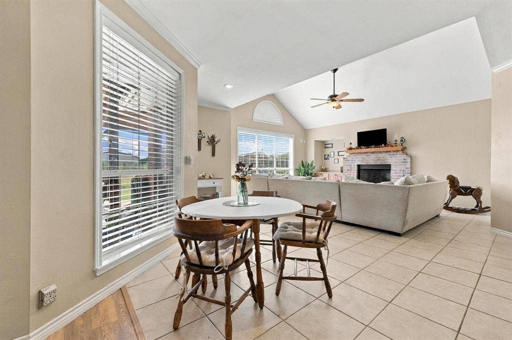 1422 County Road 377, Van Alstyne, TX 75495