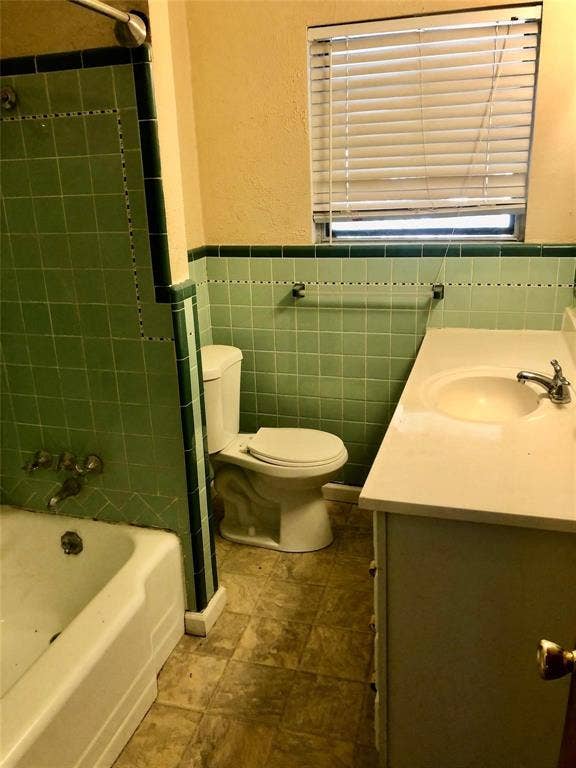 2204 Healey Drive, Dallas, TX 75228 2204 Healey Drive, Dallas, TX 75228