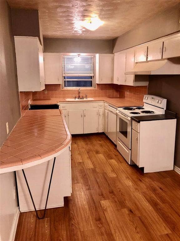 2204 Healey Drive, Dallas, TX 75228 2204 Healey Drive, Dallas, TX 75228
