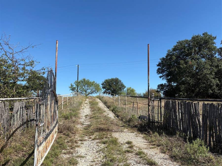 Property photo for 104 Russell Bend Road, Weatherford, TX