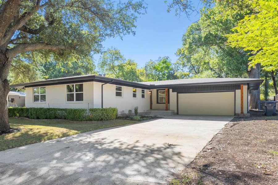 Property photo for 917 Blossom Circle, Garland, TX