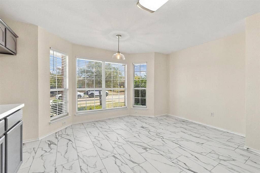 Bay window with multiple panes