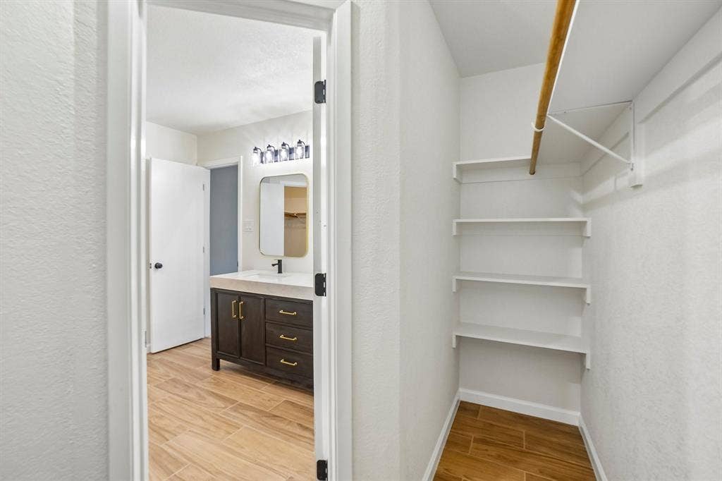 5885 Mitchell Saxon Road, Fort Worth, TX 76140 Primary Walk-In Closet 2of 2