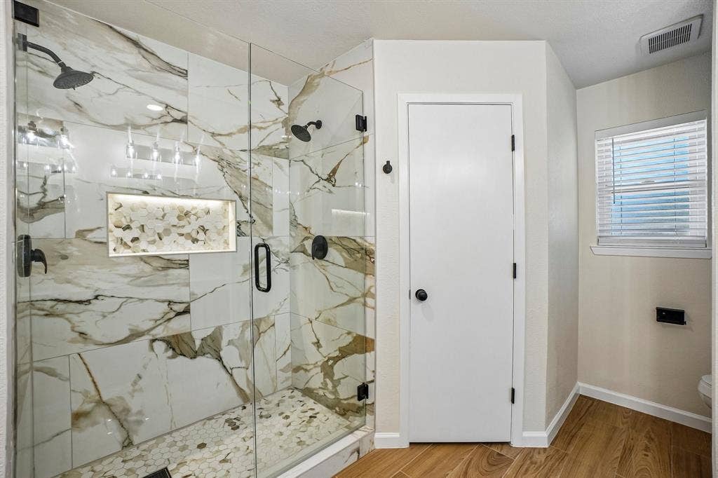 5885 Mitchell Saxon Road, Fort Worth, TX 76140 Double Showerheads and Custom Backlighting