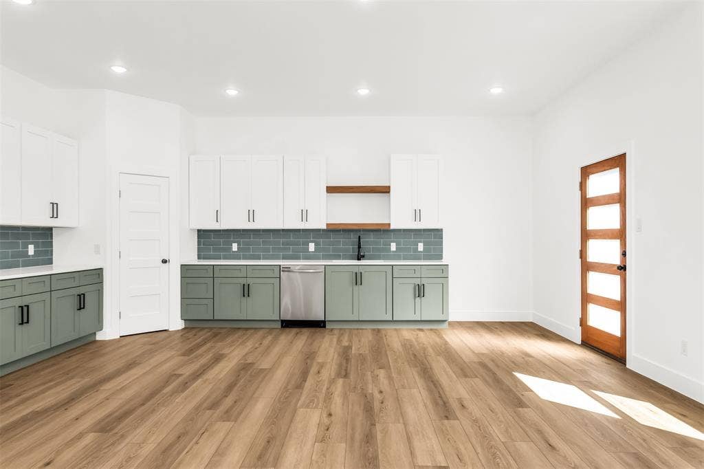 300 Henry Street, Waxahachie, TX 75165 300 Henry Street, Waxahachie, TX 75165